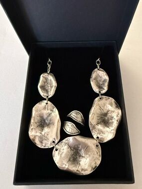 Like New (Never Worn) Custom Hammered Silver-Tone Statement Necklace w/Ring Set